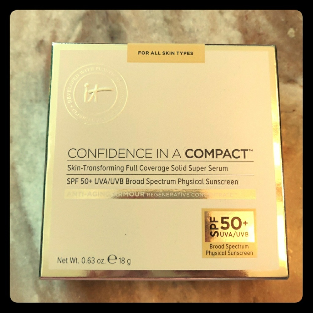 New it Cosmetics Confidence in a Compact Medium